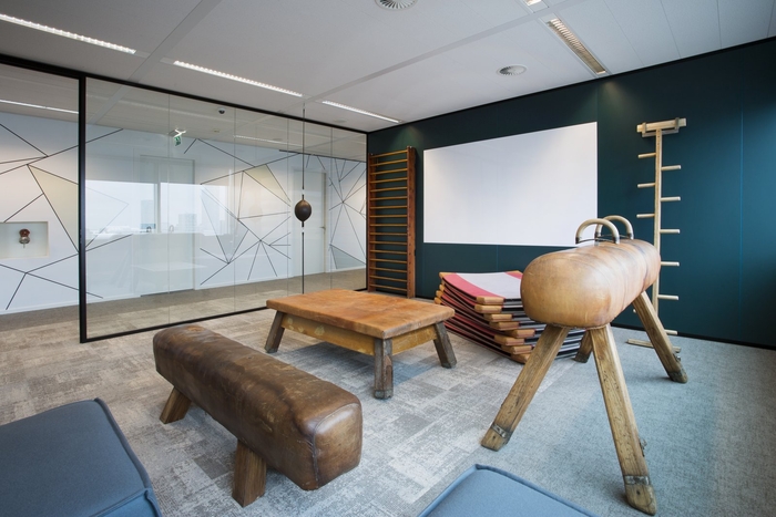 辦公室鋪設(shè)地毯時有哪些風(fēng)水講究？