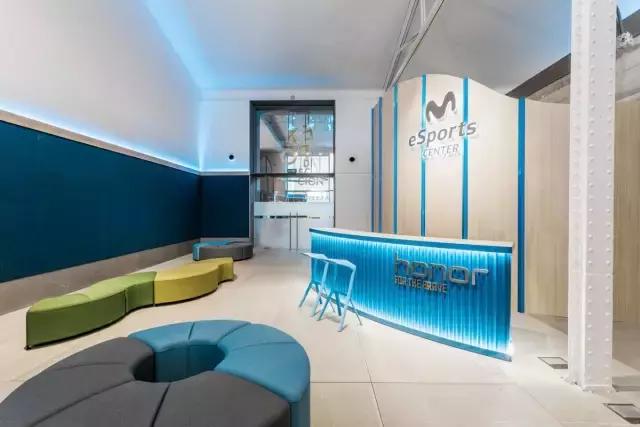 就喜歡這種天馬行空的藍(lán)，馬德里Movistar Riders辦公室設(shè)計