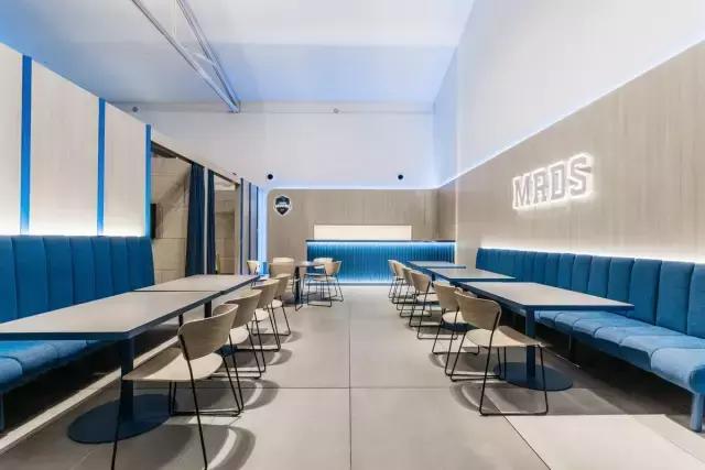 就喜歡這種天馬行空的藍(lán)，馬德里Movistar Riders辦公室設(shè)計