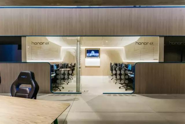 就喜歡這種天馬行空的藍(lán)，馬德里Movistar Riders辦公室設(shè)計