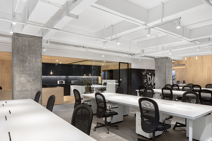 裝修辦公室時，應(yīng)仔細挑選油漆